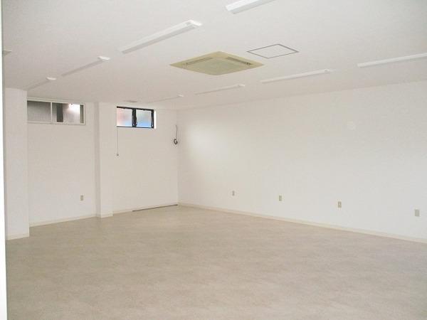 二宮貸店舗　エントランス　