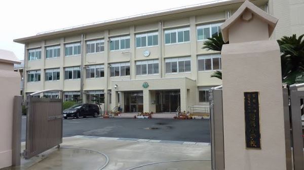 　国立宮崎大学教育文化学部附属小学校（小学校）／215m　