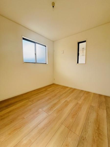 　子供部屋　シンプルな洋室です