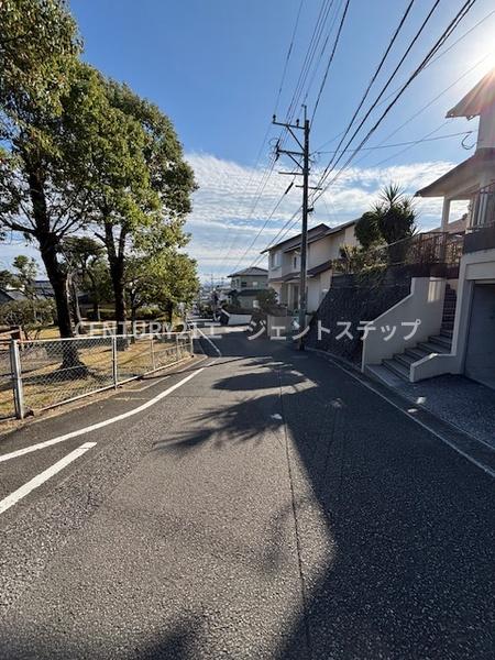 　前面道路含む現地写真　