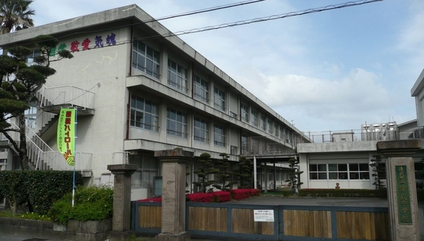 　宮崎市立清武中学校（中学校）／1931m　