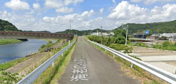 　前面道路含む現地写真　