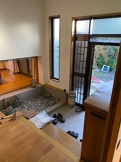 　玄関　