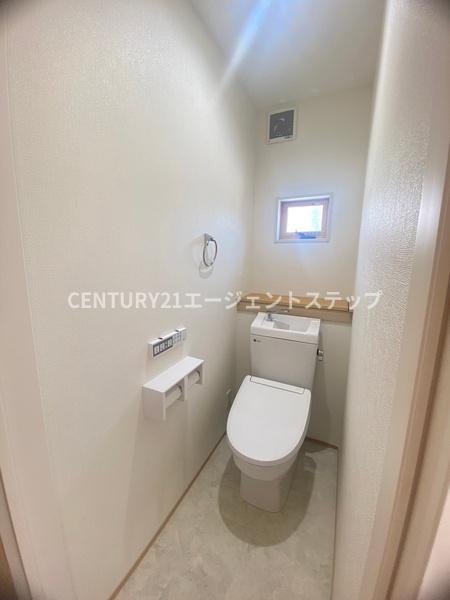 　トイレ　明るいトイレ空間です