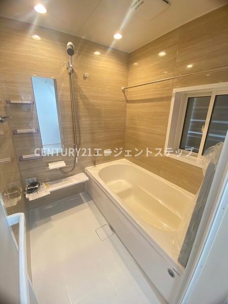 　バス　窓付きのバスが魅力です