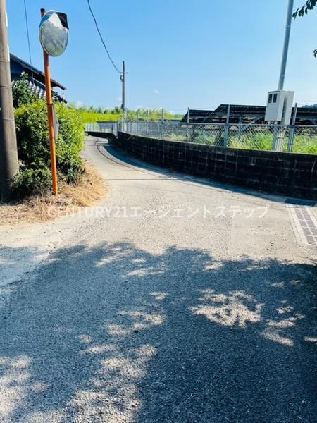 　前面道路含む現地写真　