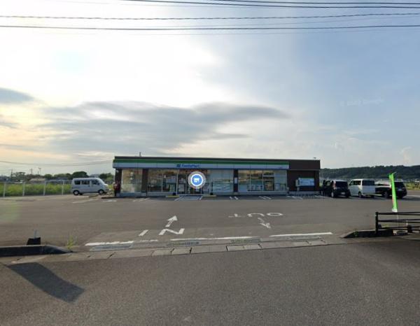 　ファミリーマート新富店（コンビニ）／726m　