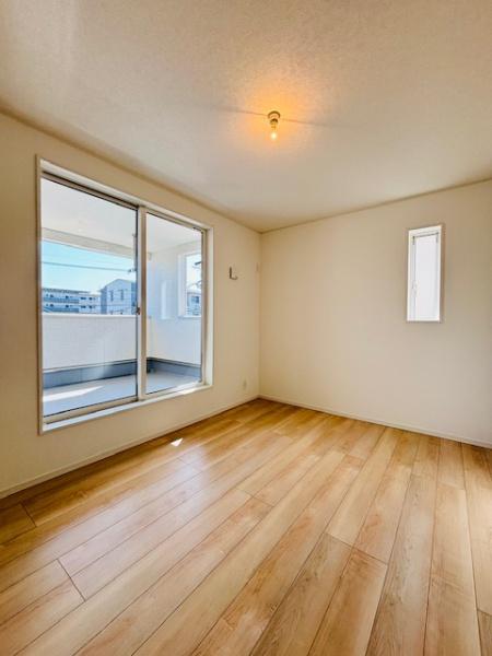 　子供部屋　開放感が魅力の洋室です