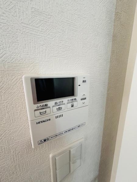 　その他　設備パネルがある室内です