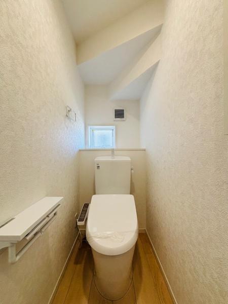 　トイレ　コンパクトなトイレ空間です