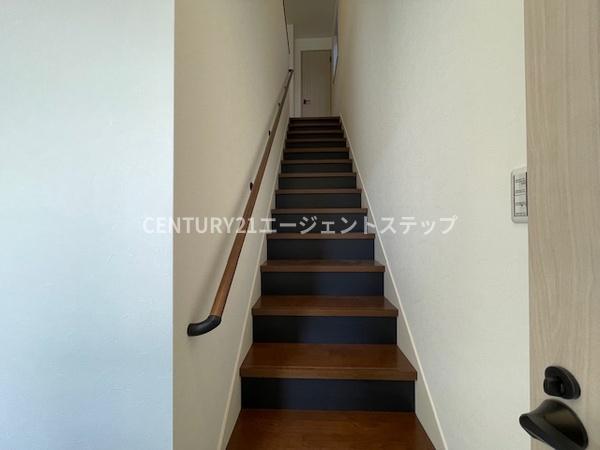 　その他内観　階段のデザインが印象的です