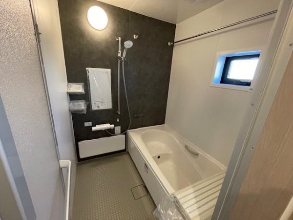 　バス　明るいバスが魅力です
