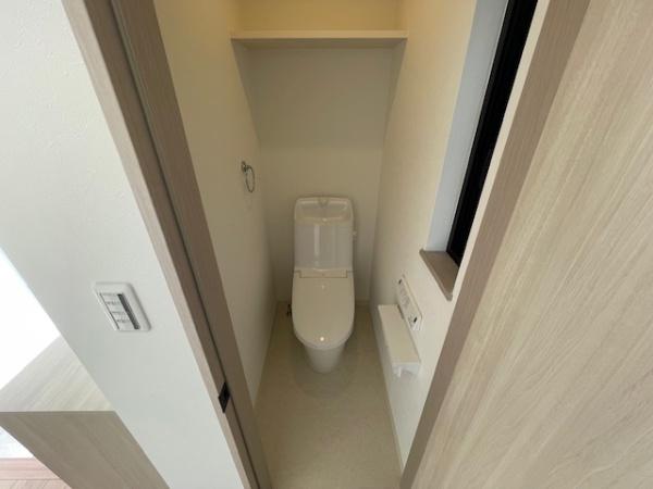 　トイレ　シンプルなトイレ空間です