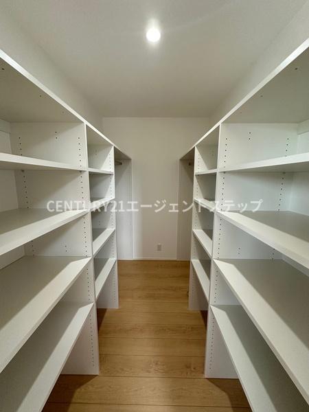 　収納　ウォークインクローゼット