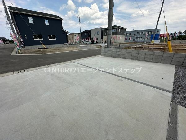 　駐車場　駐車場の区画が整っています