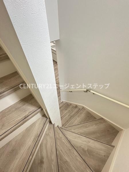 　その他内観　階段が明るい印象です