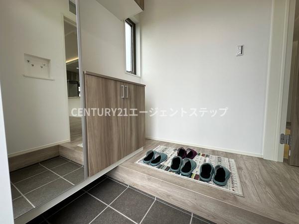 　玄関　玄関の収納が便利です