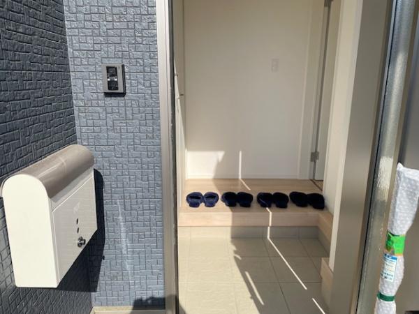 　玄関　玄関が明るい印象です