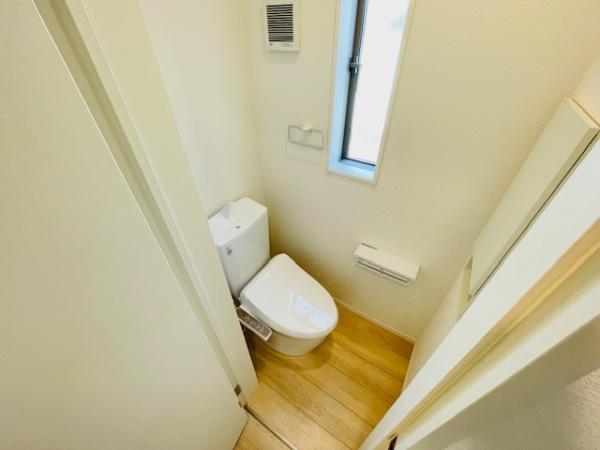 　トイレ　明るいトイレ空間です