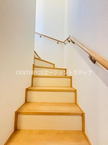 　その他内観　階段が明るい印象です