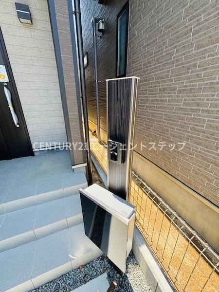 　玄関　宅配ボックス完備