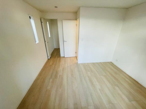 　子供部屋　シンプルな洋室が魅力です