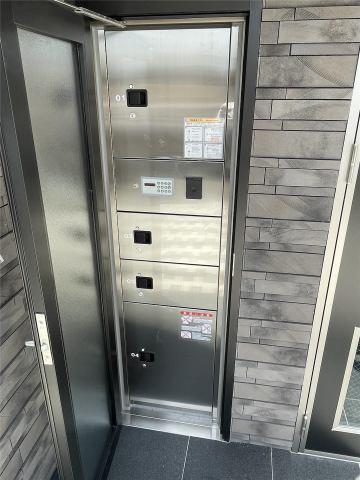 Revel吉村　エントランス　宅配ボックス