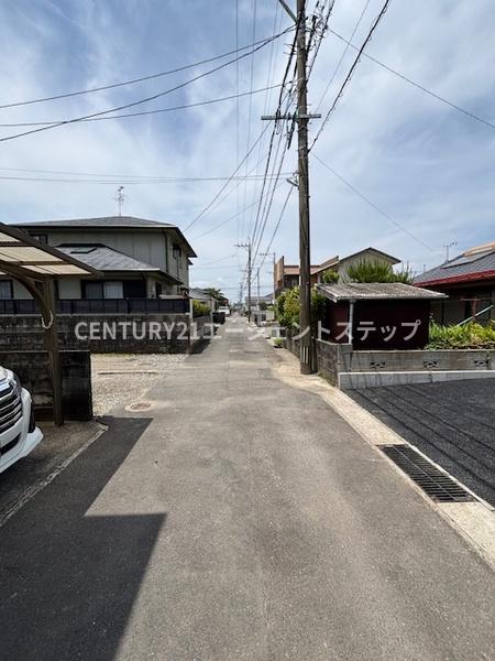 　前面道路含む現地写真　前面道路の現地写真です