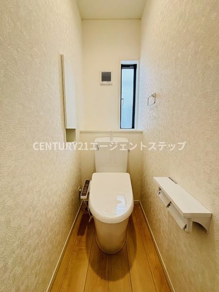 　トイレ　明るいトイレ空間です