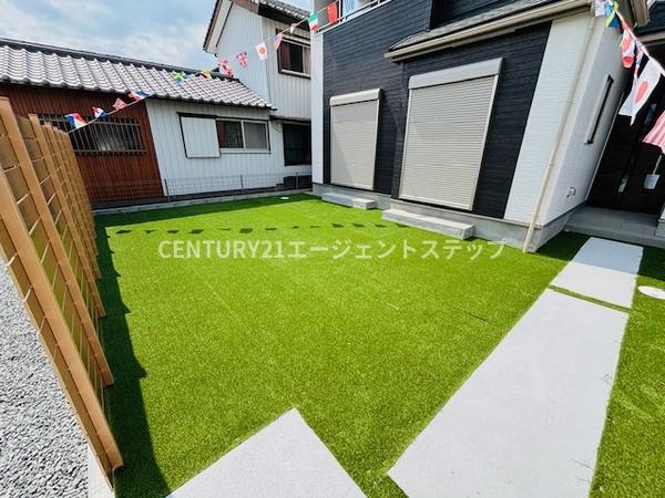 　庭　芝生の庭が爽やかです