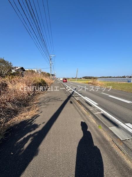 　前面道路含む現地写真　東側公道