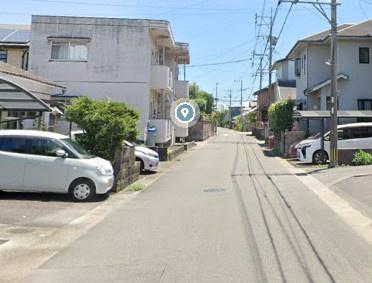 　前面道路含む現地写真　静かな前面道路です