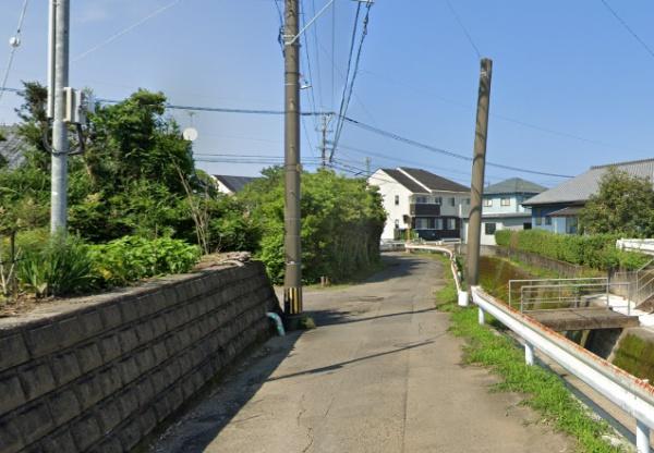 　前面道路含む現地写真　東側道路