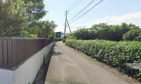 　前面道路含む現地写真　北側道路
