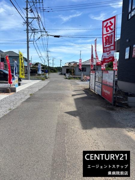 　前面道路含む現地写真　北側道路