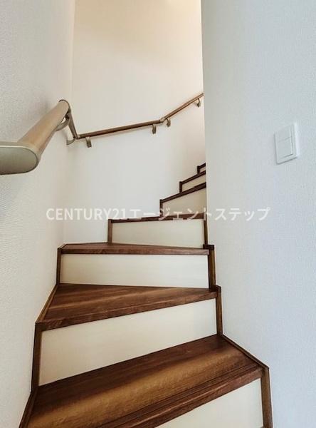 　その他内観　階段が明るく機能的です