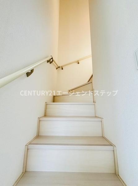 　その他内観　階段は明るい印象です
