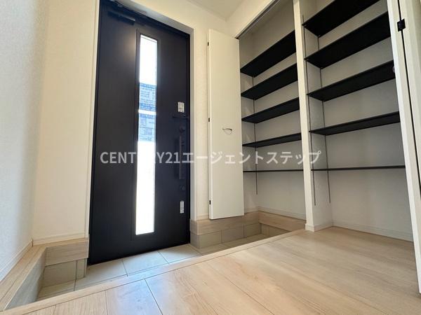 　玄関　玄関の収納が便利です