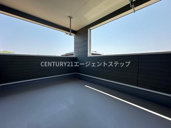　バルコニー　奥行きのあるバルコニーです