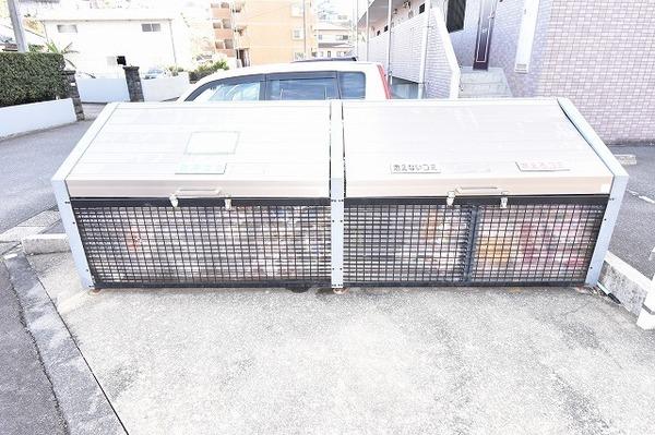 A-STEP新名爪　エントランス　ゴミ置き場