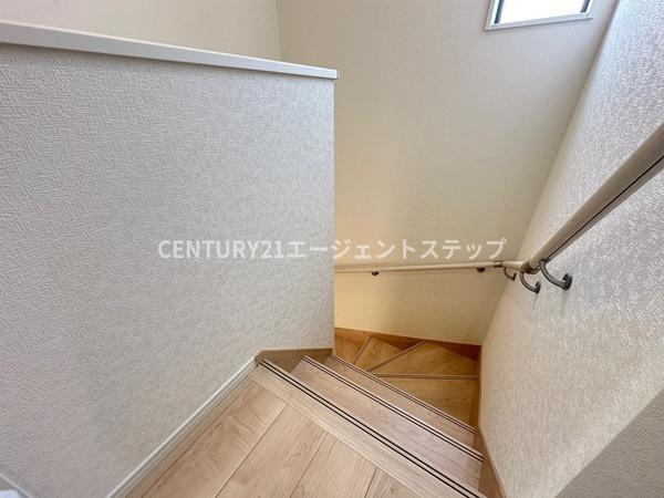 　その他内観　階段はシンプルなデザインです