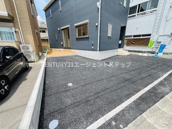 　駐車場　駐車場が住居の目の前です