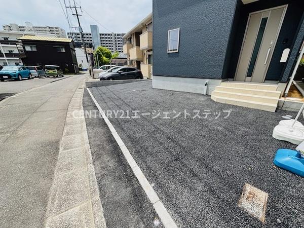　前面道路含む現地写真　前面道路が広めです