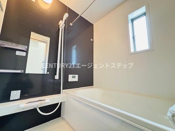　バス　明るいバス空間です