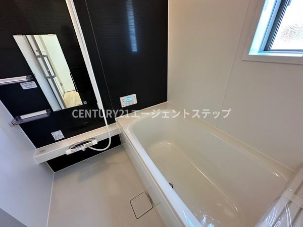 　バス　トイレ空間の明るさが魅力です