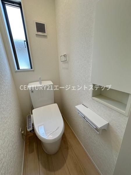 　トイレ　明るさを感じるトイレ空間です