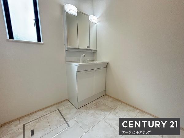 　洗面台・洗面所　洗面台・洗面所が明るい空間です