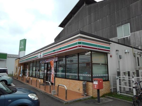 ローウェルズ３番館　セブンイレブン宮崎吉村店（コンビニ）／300m　