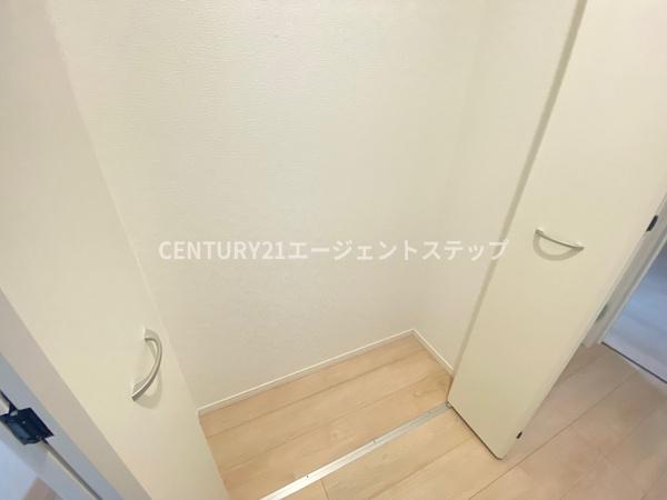 　収納　2階廊下物入