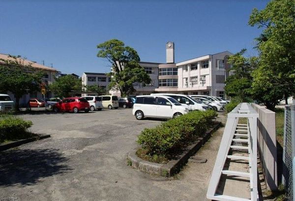 　宮崎市立生目台中学校（中学校）／1238m　